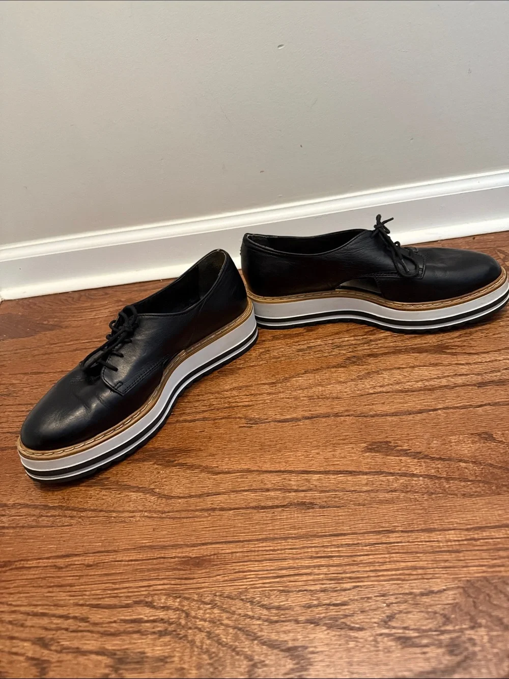 Summit By White Mountain Brody Platform Oxford in Black Italian Leather
